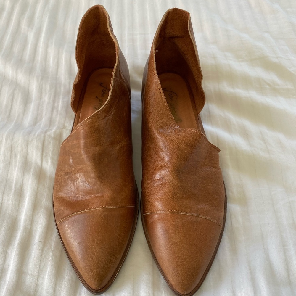 Free people leather flat boot style shoes